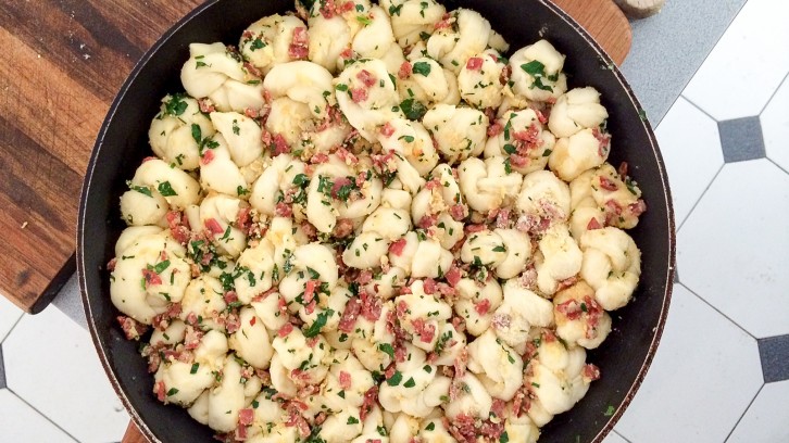 Easy Pull-Apart Pepperoni Garlic Knots